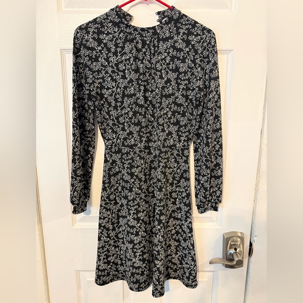 H&M Women’s Black Dress with White Floral Vine Print. Size XS